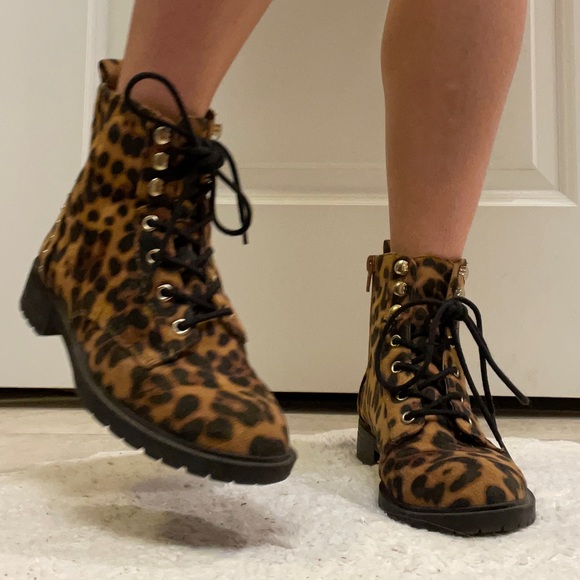 Material Girl Cheetah Print Combat Boots SZ 5.5 - Picture 2 of 7